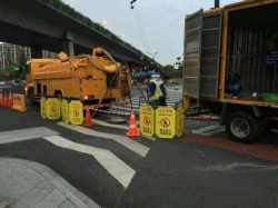 抓斗車疏通地下管道